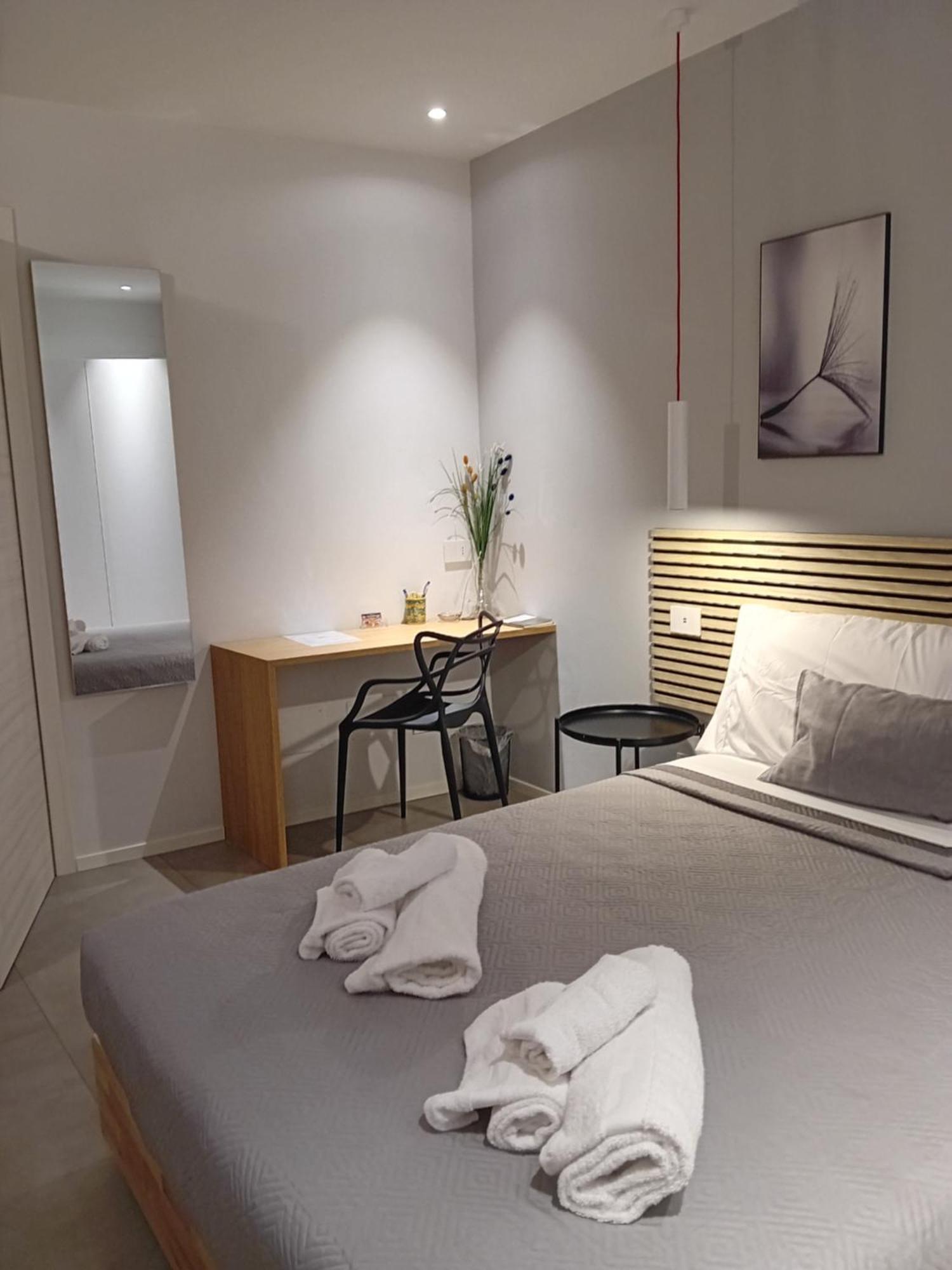 Porta San Paolo House Aparthotel กัสเตลบูโอโน ภายนอก รูปภาพ